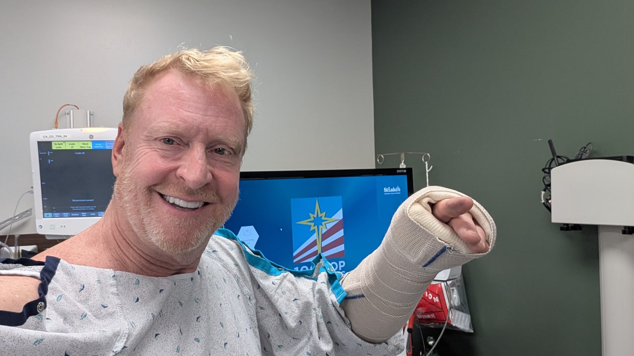 Charlie Szoradi smiling in the hospital after wrist surgery with cast on